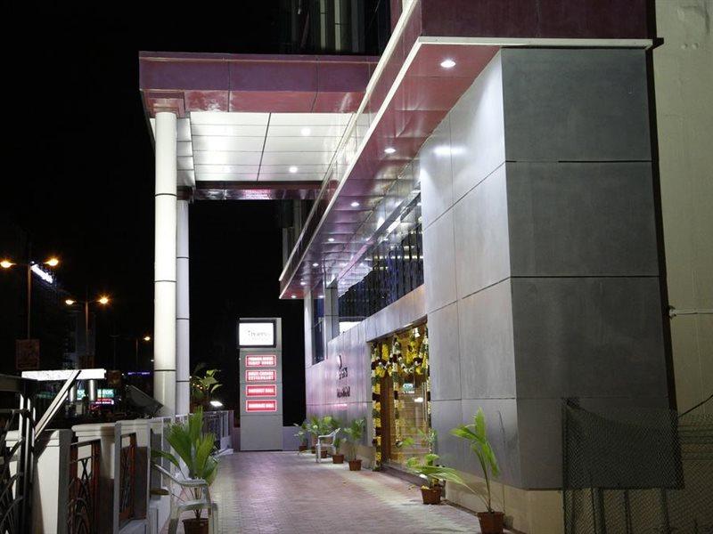 Poppys S.E.T Residency Hotel Кумбаконам Екстериор снимка