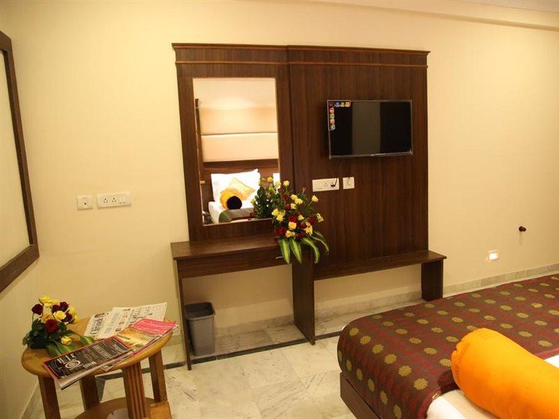 Poppys S.E.T Residency Hotel Кумбаконам Екстериор снимка