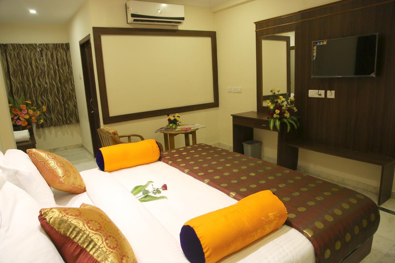 Poppys S.E.T Residency Hotel Кумбаконам Екстериор снимка