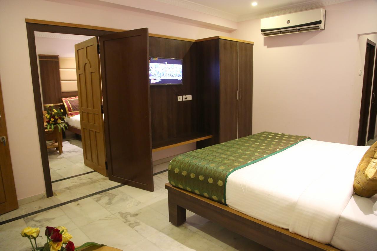 Poppys S.E.T Residency Hotel Кумбаконам Екстериор снимка