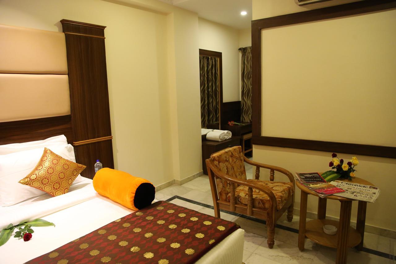 Poppys S.E.T Residency Hotel Кумбаконам Екстериор снимка
