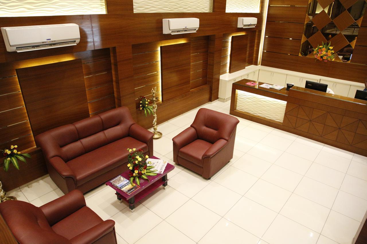 Poppys S.E.T Residency Hotel Кумбаконам Екстериор снимка