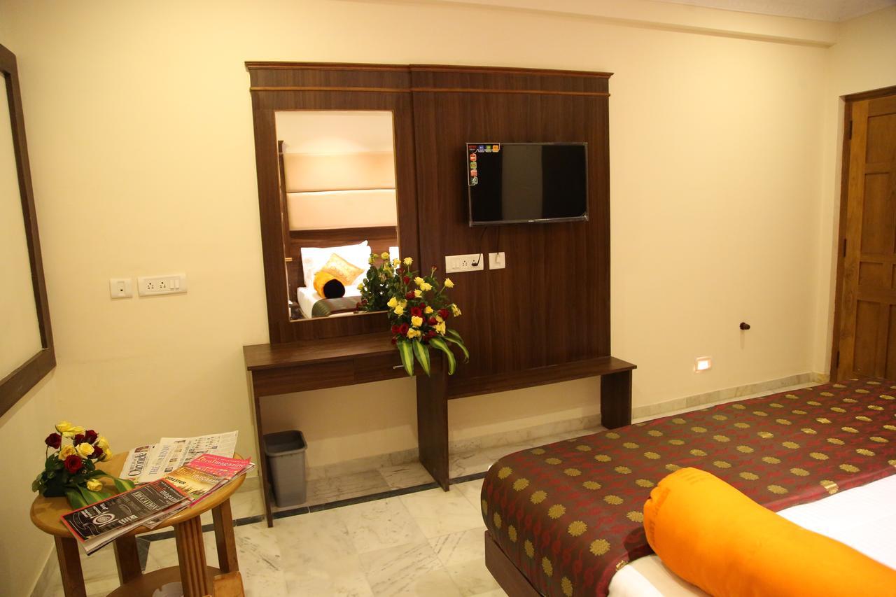 Poppys S.E.T Residency Hotel Кумбаконам Екстериор снимка